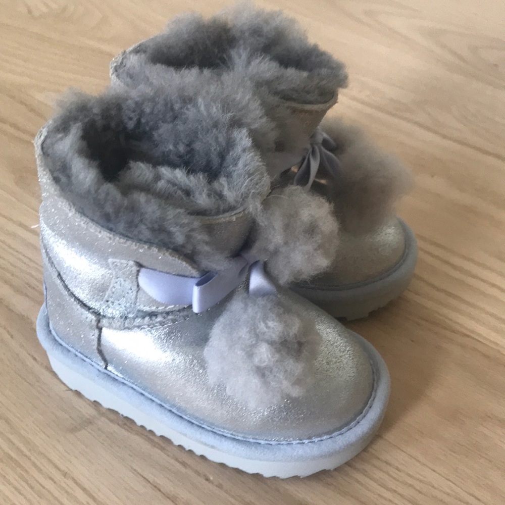 NWOT Baby Ugg’s. Bought from posh but didn’t end up using this season